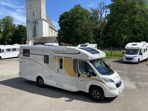 Wonderful motorhome for a family (87338646) Campanda.com