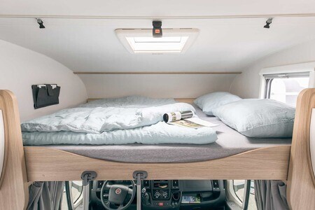 spacious motorhome with 6 sleeping (00785277) Campanda.com