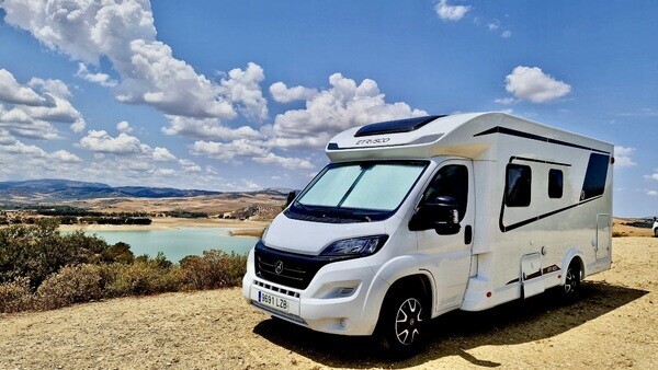 Autocaravana T6900 semi integral para (29699735) Campanda.fr