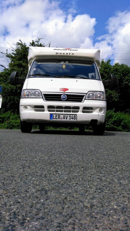 Klassisches Wohnmobil mit einer Garage (06641264) Campanda.de