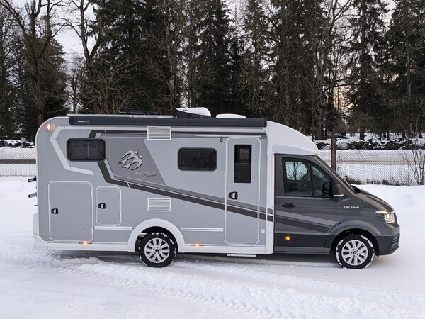 Unleash your wanderlust on the (62245397) Campanda.de
