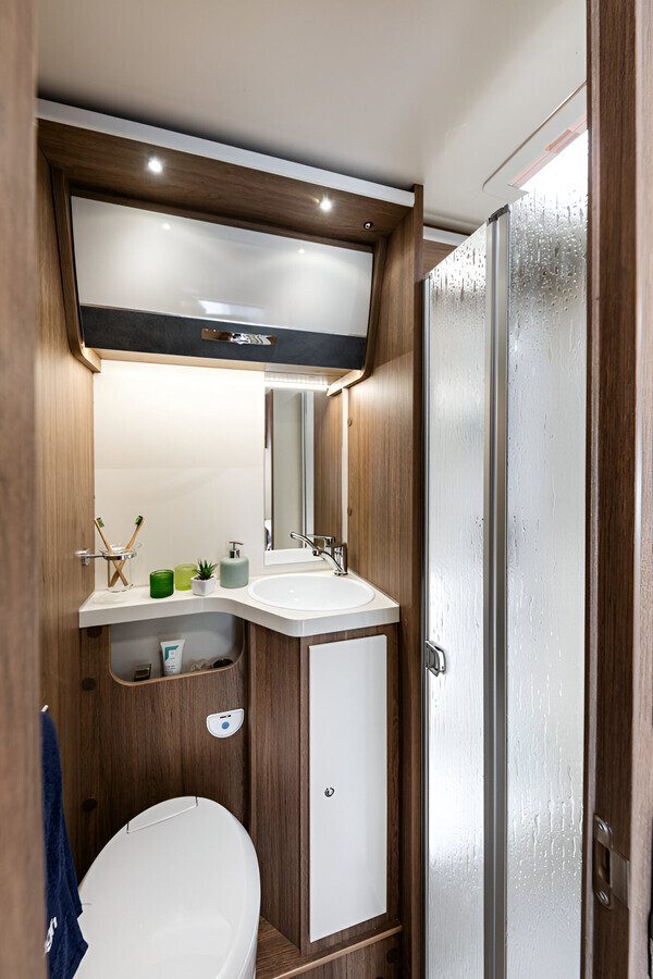 Plus Class - A Cabover (63544808) Campanda.com