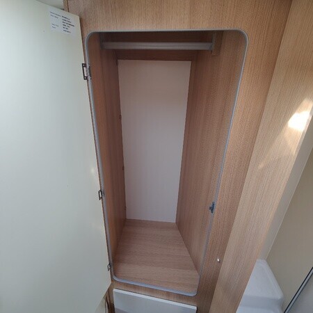 Spacious and luxurious camper for (65626412) Campanda.co.uk