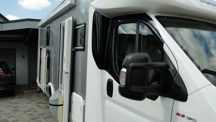 Das teilintegrierte Wohnmobil bietet alles 13660001 - Campanda.de